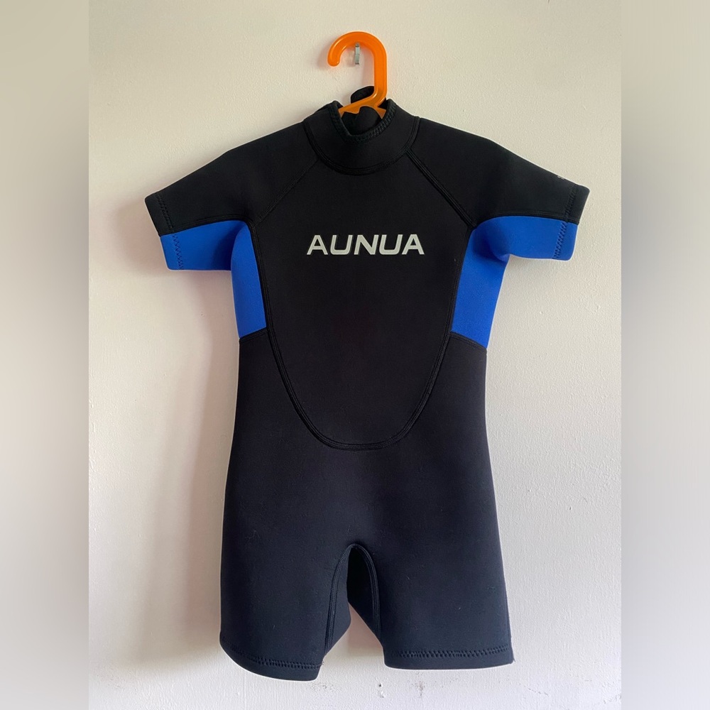 Children’s 3mm neoprene shorty wetsuit - size 8